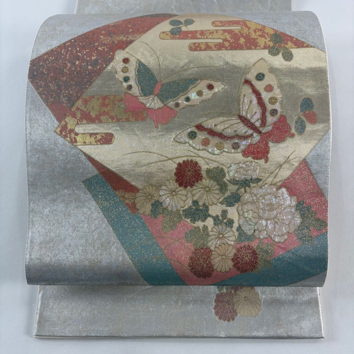 袋帯 秀品 蝶 菊 螺鈿 金銀彩 灰色 お太鼓柄 正絹 【中古】 - メルカリ