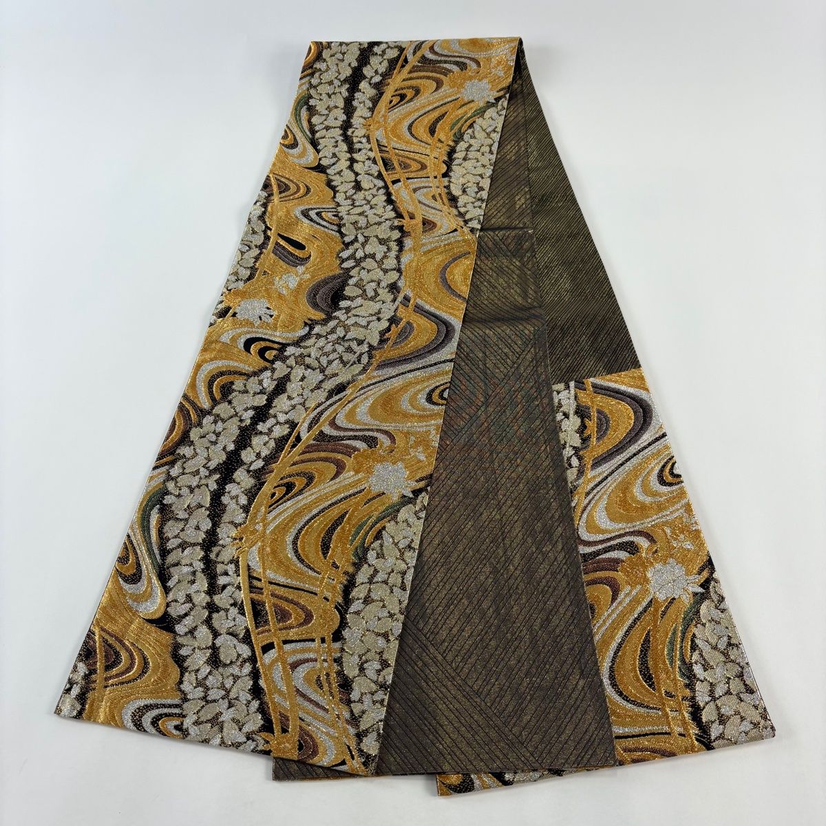 袋帯 高級 変わり織 すくい織 金糸 金ベージュ 流水 絹 新古品 kp1722 袋帯 秀品 花びら 流水 金糸 箔 金色 六通 正絹 【中古】 - メルカリ