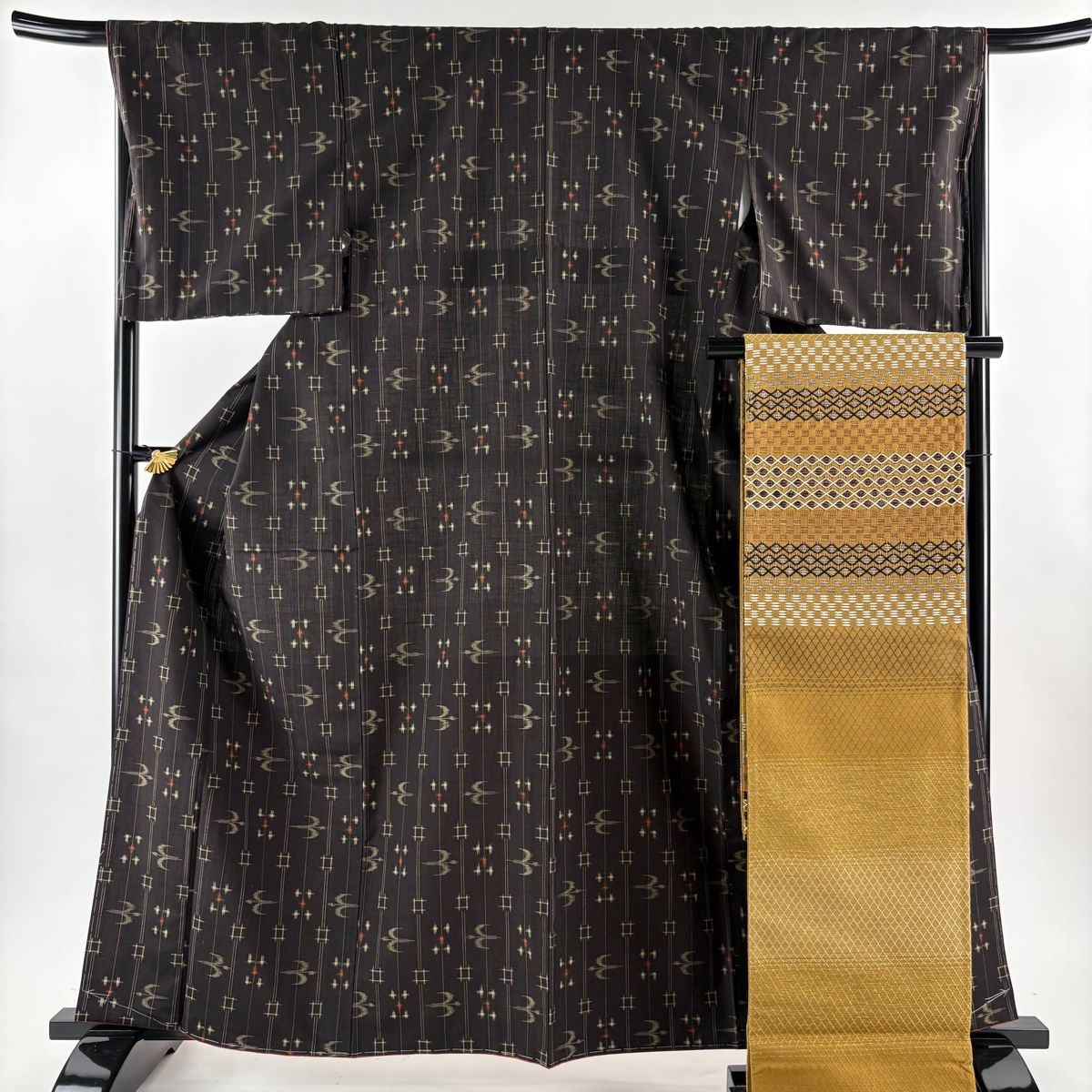 紬 身丈162 cm 裄丈67 5 L 袷 袋帯セット 燕 絣柄 墨色 正絹