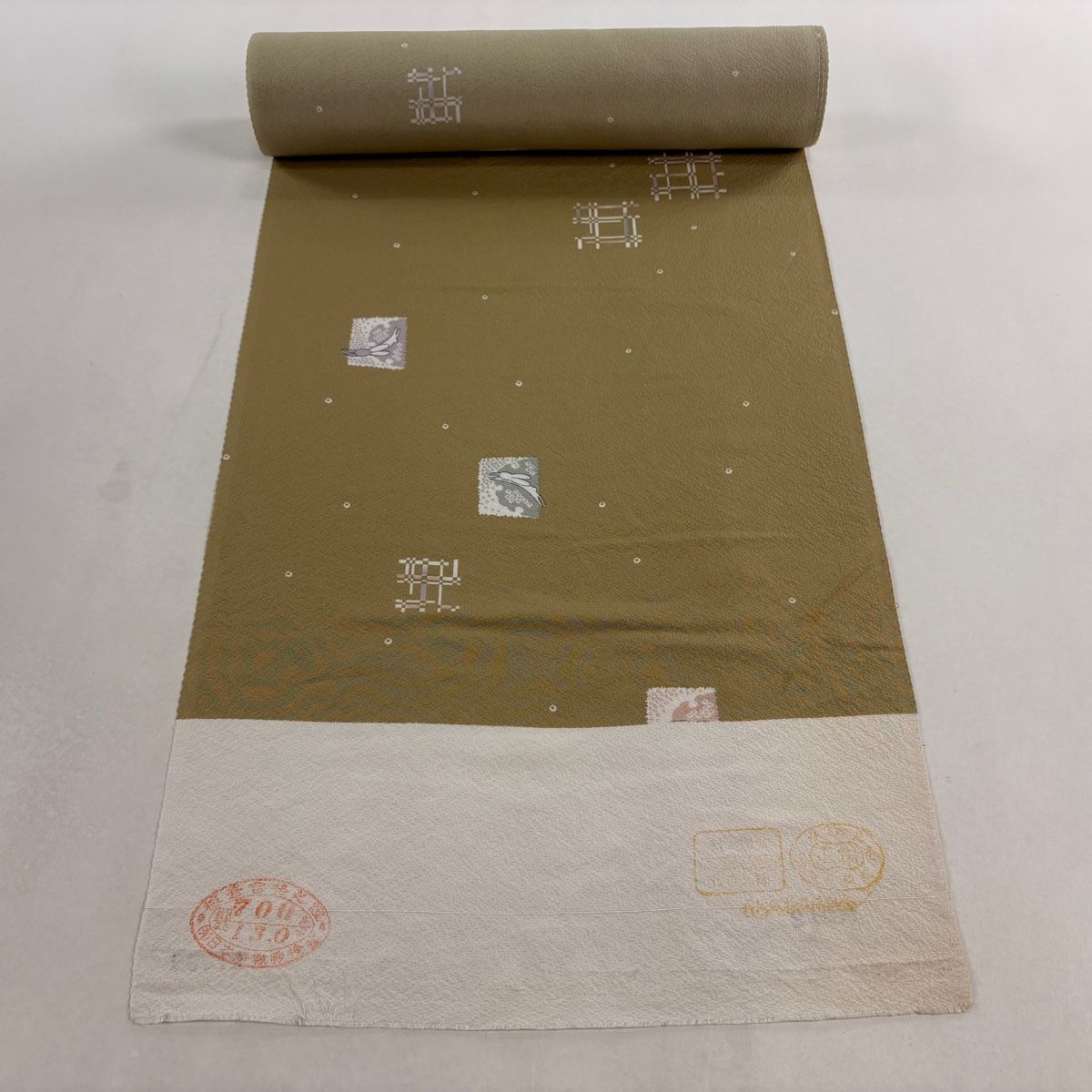 反物 秀品 小紋 ウサギ 幾何学 鶯色 正絹