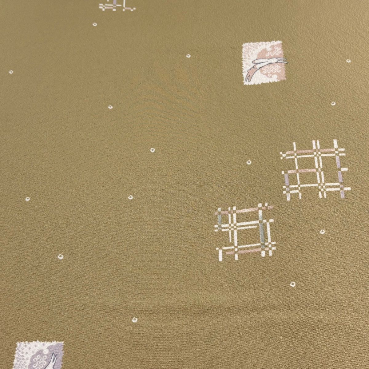 反物 秀品 小紋 ウサギ 幾何学 鶯色 正絹