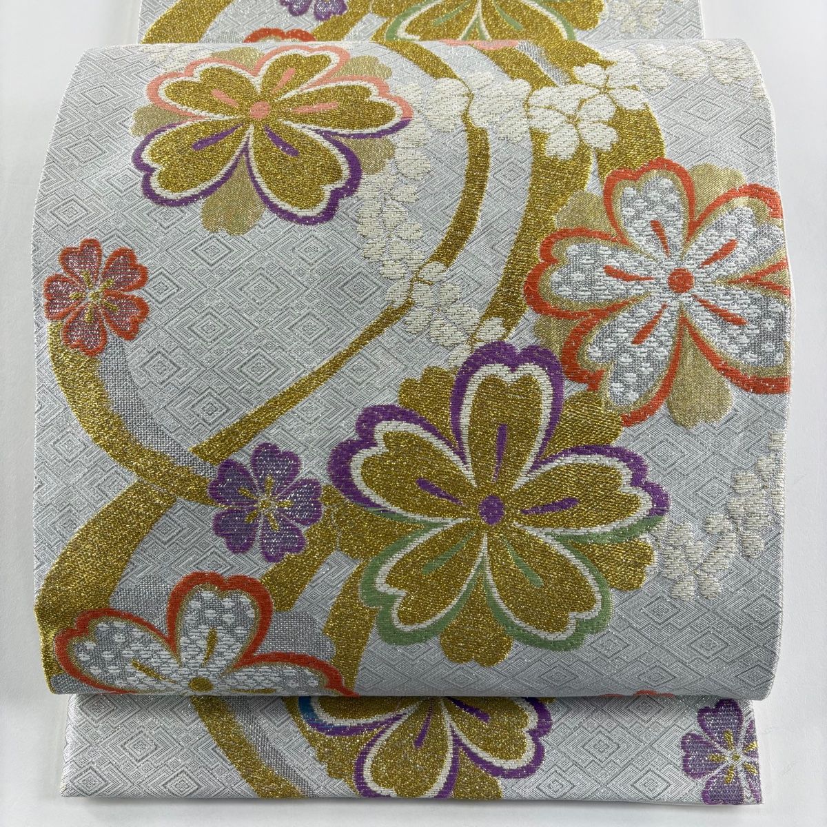 美品】 袋帯 秀品 振袖向き 桜 菱 金糸 箔 銀色 六通 正絹 【中古
