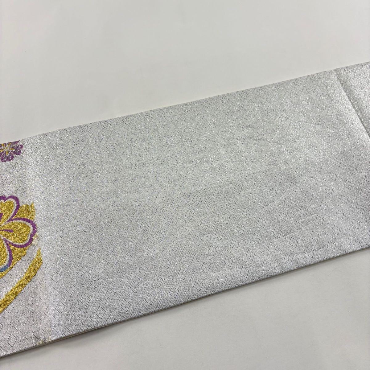 美品】 袋帯 秀品 振袖向き 桜 菱 金糸 箔 銀色 六通 正絹 【中古