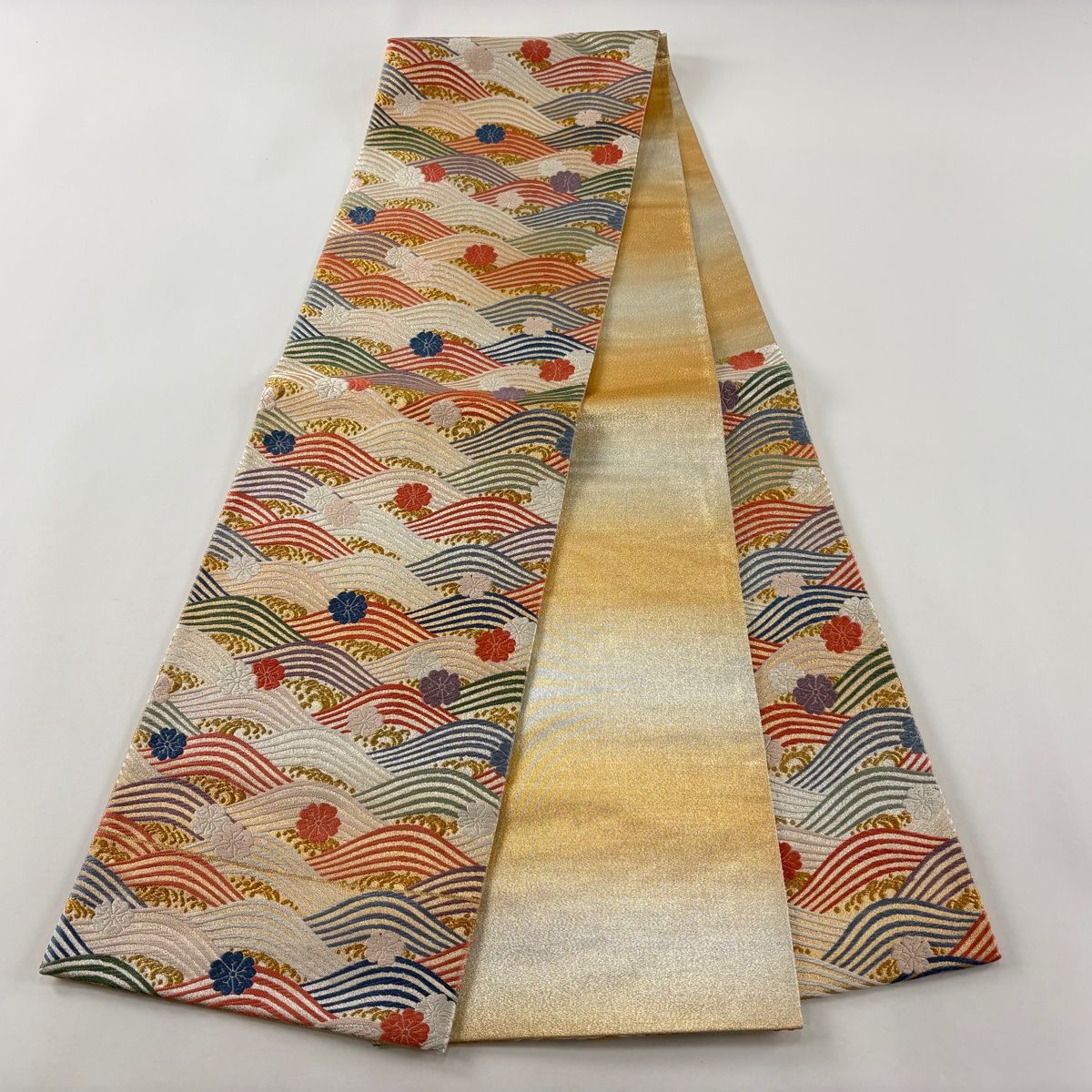 美品】 袋帯 秀品 鈴乃屋 桜 波 金糸 唐織 金色 六通 正絹 【中古