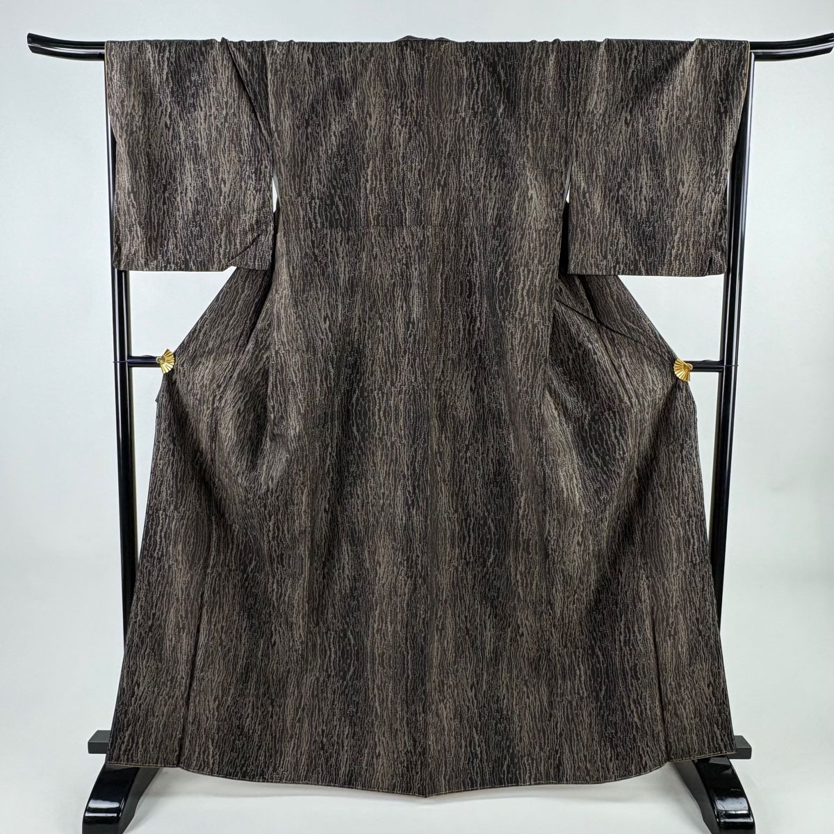 紬 身丈164 5 cm 裄丈68 L 袷 幾何学 焦茶色 正絹 秀品