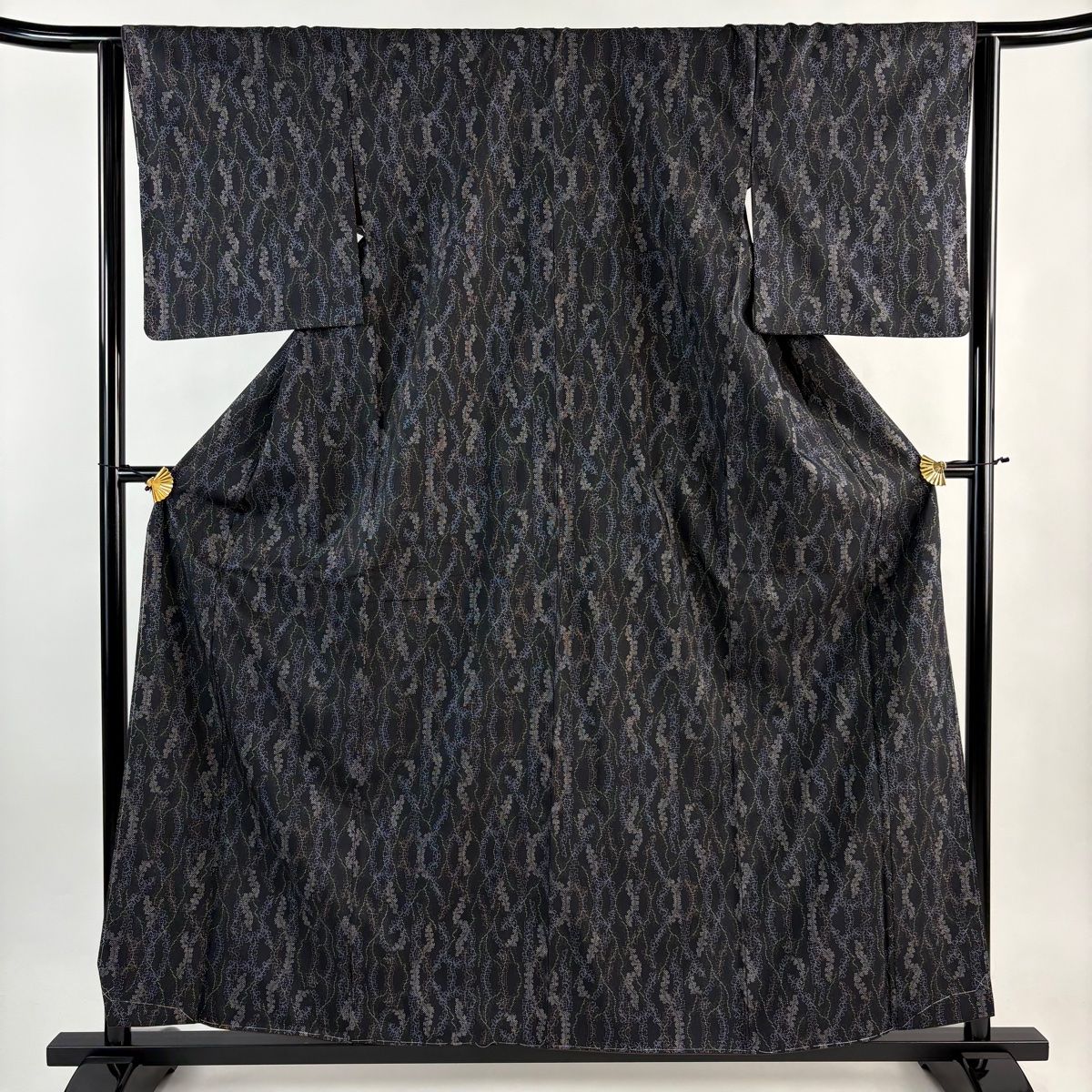 紬 身丈159 cm 裄丈64.5 M 袷 幾何学模様 墨色 正絹 秀品