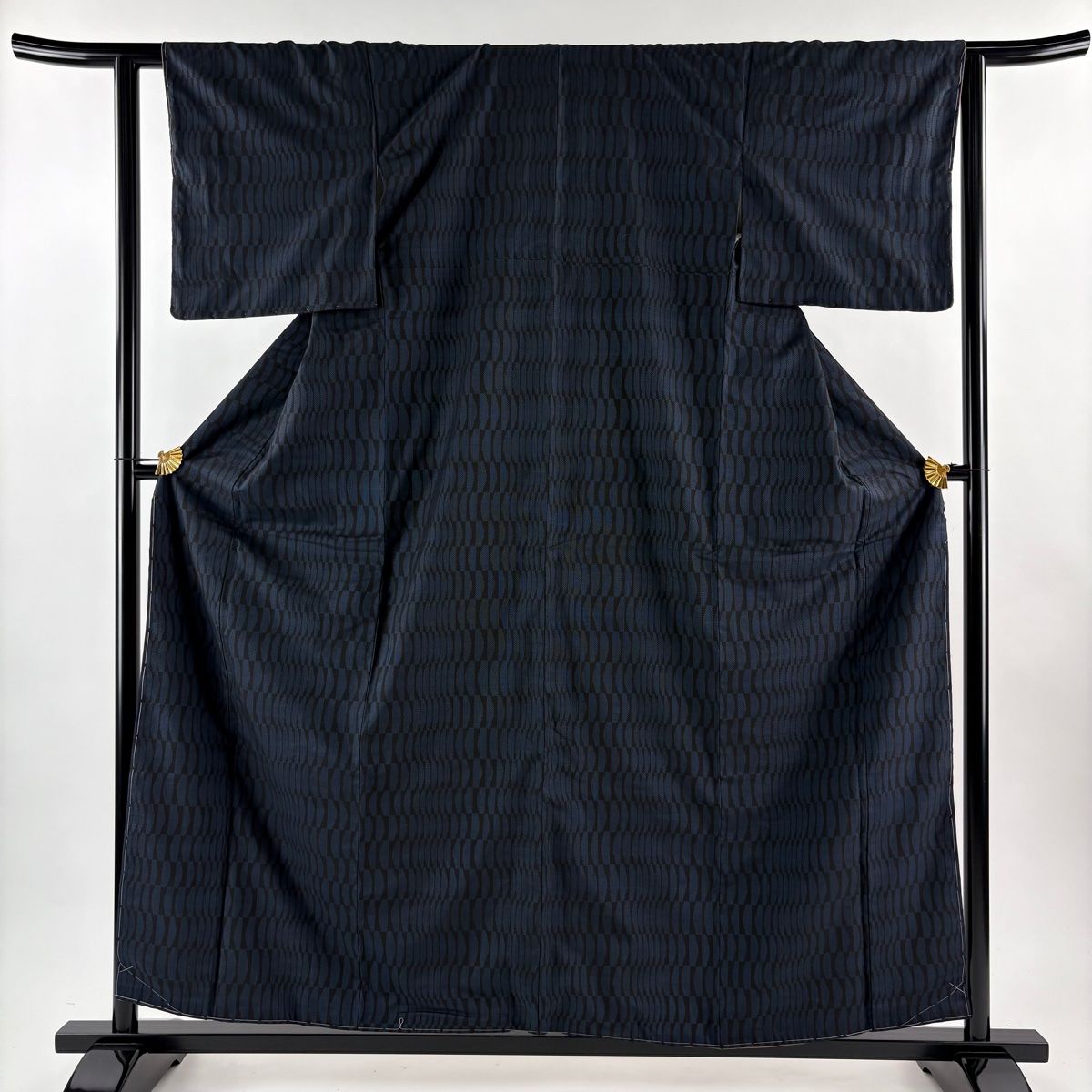 美品】 大島紬 身丈158.5cm 裄丈62cm S 袷 純泥染 証紙 幾何学模様 黒