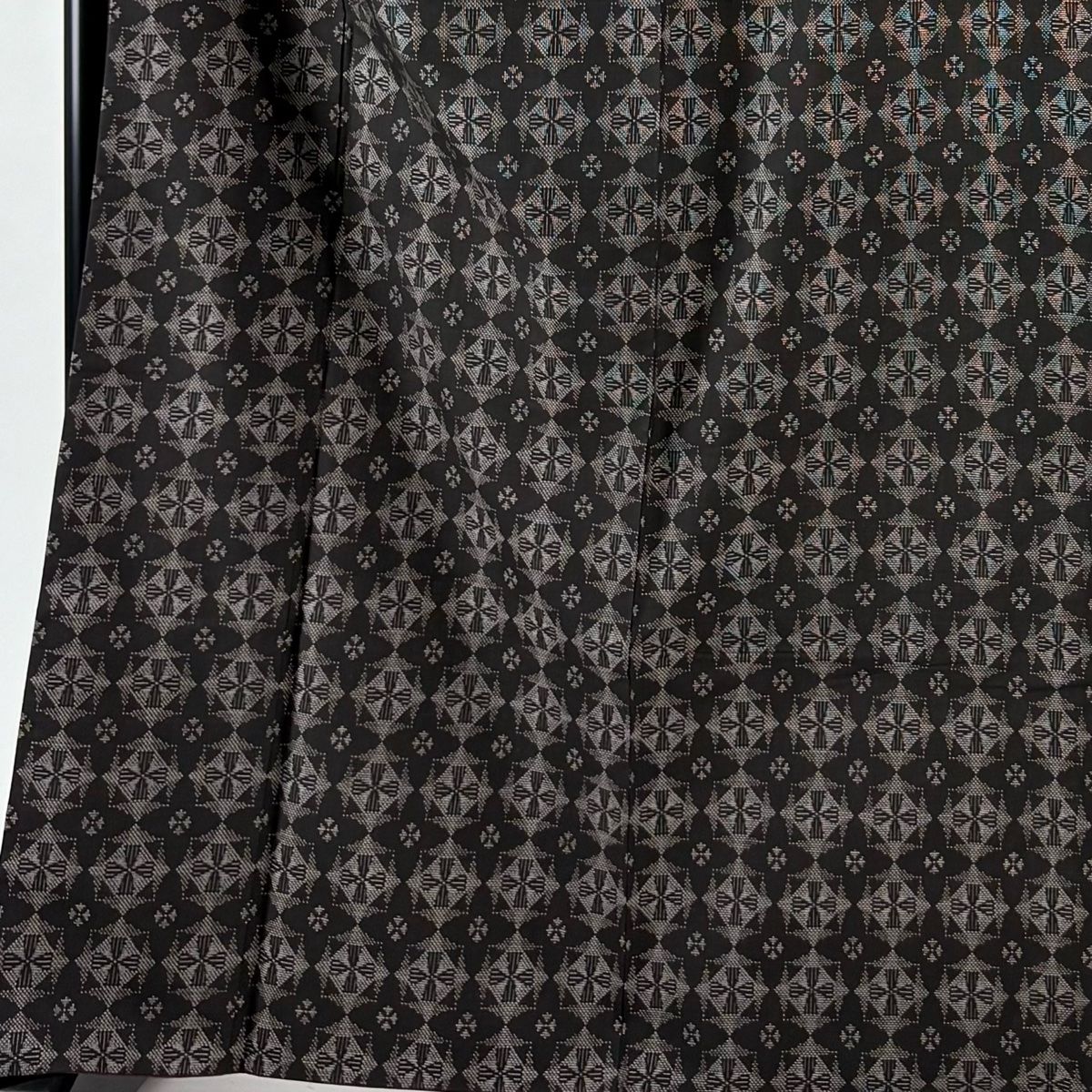 紬 身丈167.5 cm 裄丈66 M 袷 幾何学模様 花 焦茶色 正絹 秀品