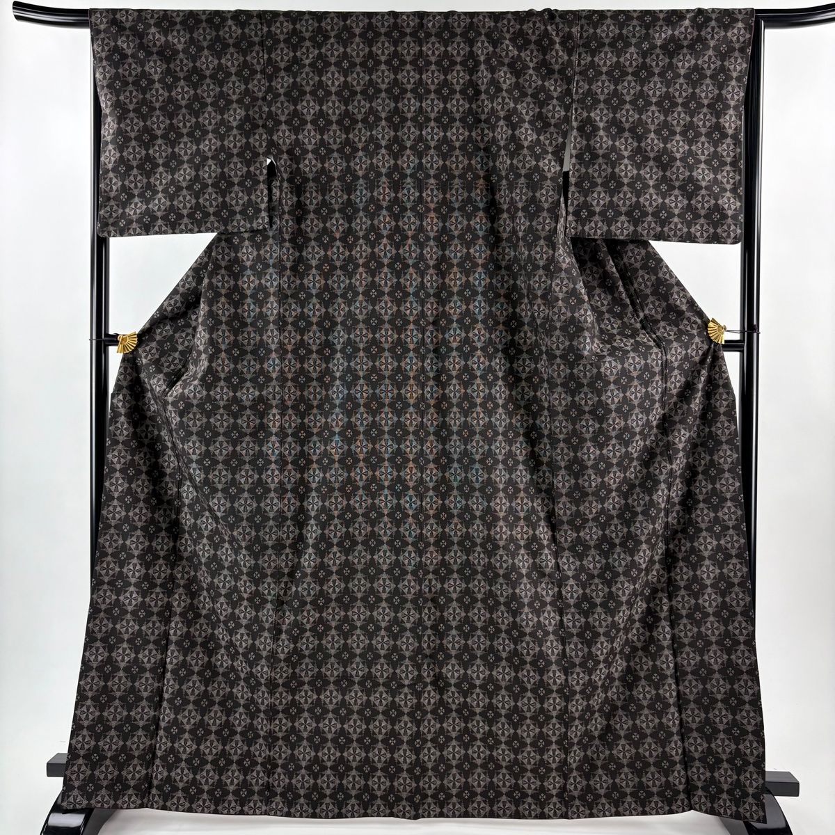 紬 身丈167.5 cm 裄丈66 M 袷 幾何学模様 花 焦茶色 正絹 秀品