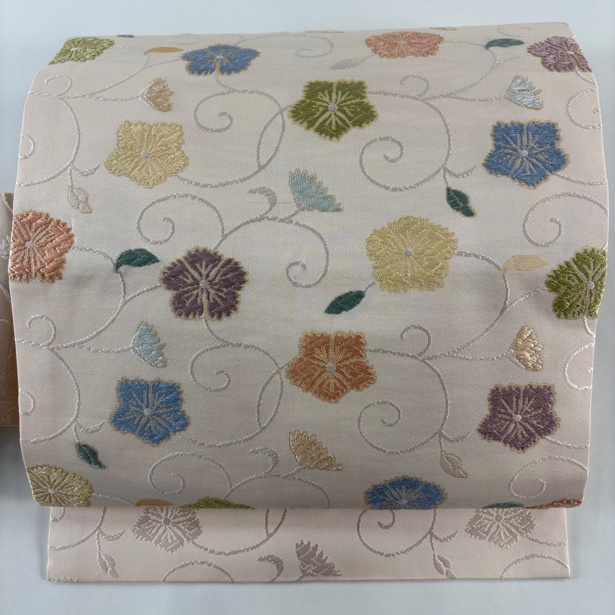 美品】 名古屋帯 名品 花唐草 刺繍 箔 ピンクベージュ 正絹 【中古