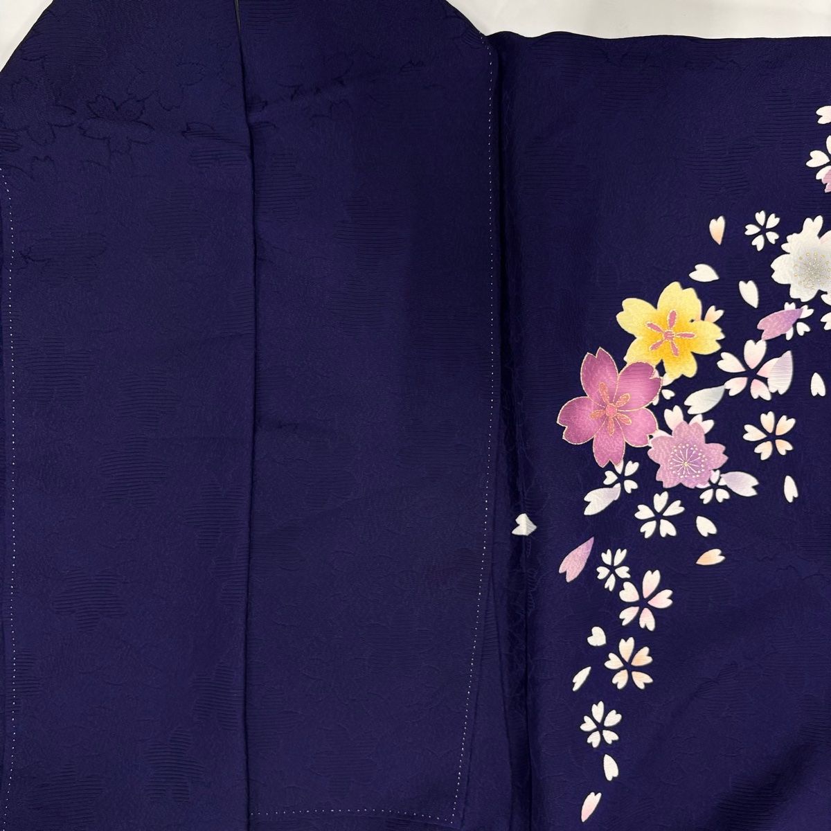 美品】 振袖 身丈168cm 裄丈68.5cm L 袷 桜 花びら 箔 金彩 青紫 正絹