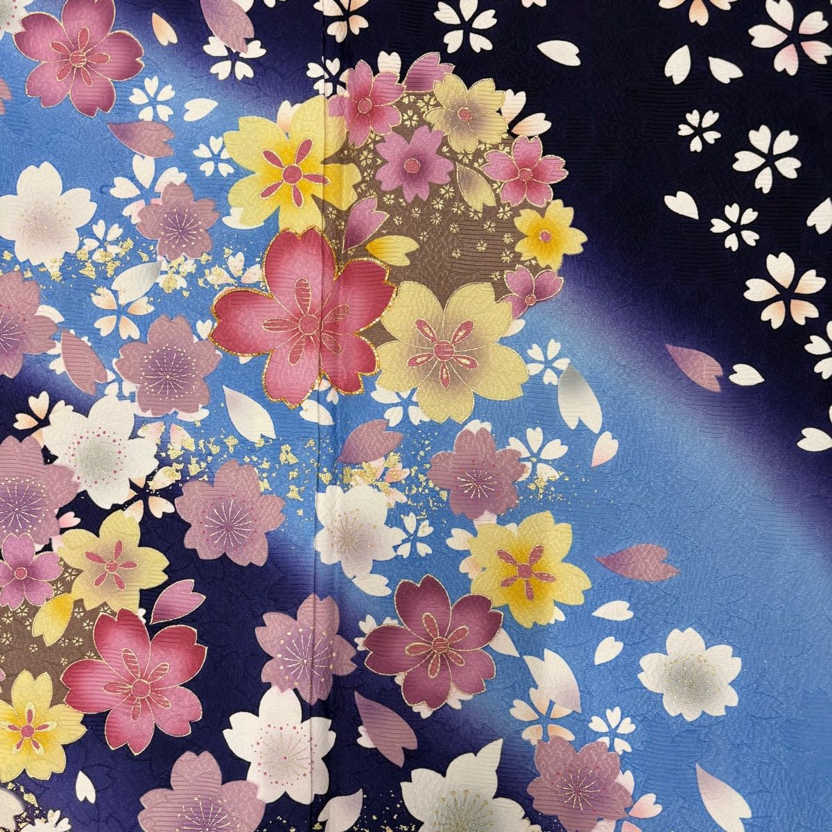 美品】 振袖 身丈168cm 裄丈68.5cm L 袷 桜 花びら 箔 金彩 青紫 正絹