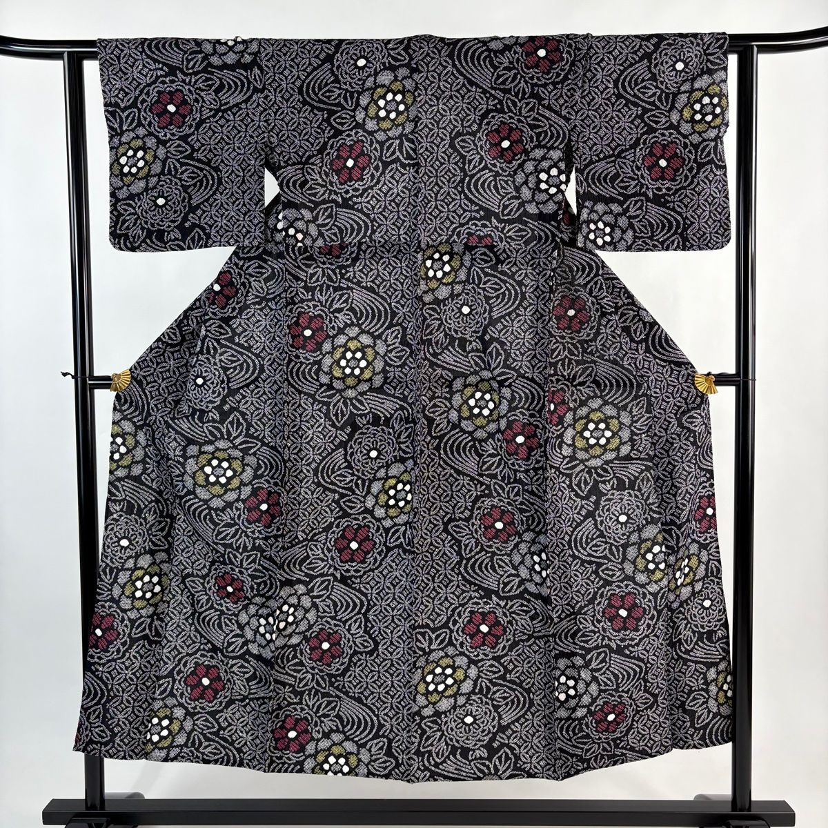 浴衣 身丈148.5 cm 裄丈61 S 絞り浴衣 草花 流水 黒 化繊