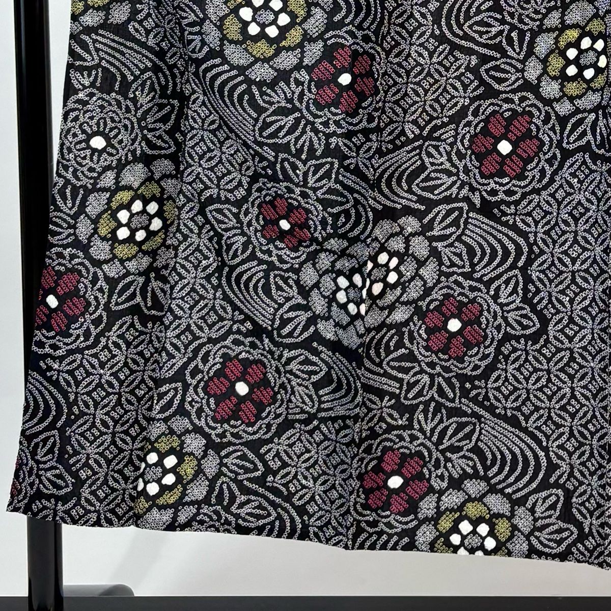 浴衣 身丈148.5 cm 裄丈61 S 絞り浴衣 草花 流水 黒 化繊