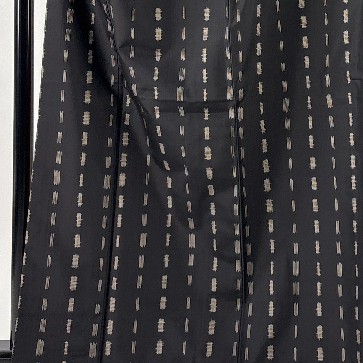 大島紬 身丈162 cm 裄丈67.5 L 袷 純泥染 証紙 幾何学模様 墨色 正絹