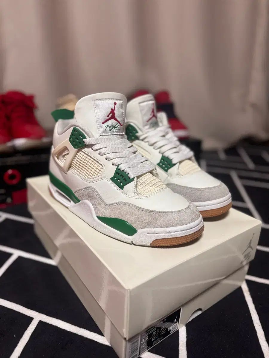 ジョーダン4 パイナップル グリーン