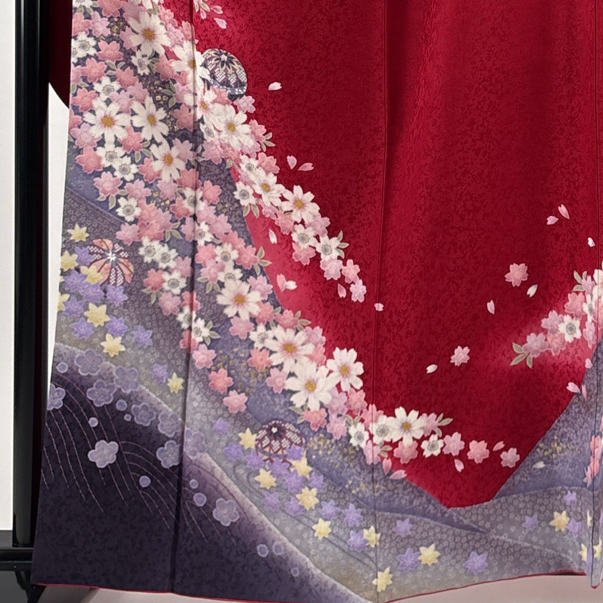 振袖 身丈162 cm 裄丈65.5 M 袷 桜 手鞠 金彩 染分け 赤 正絹