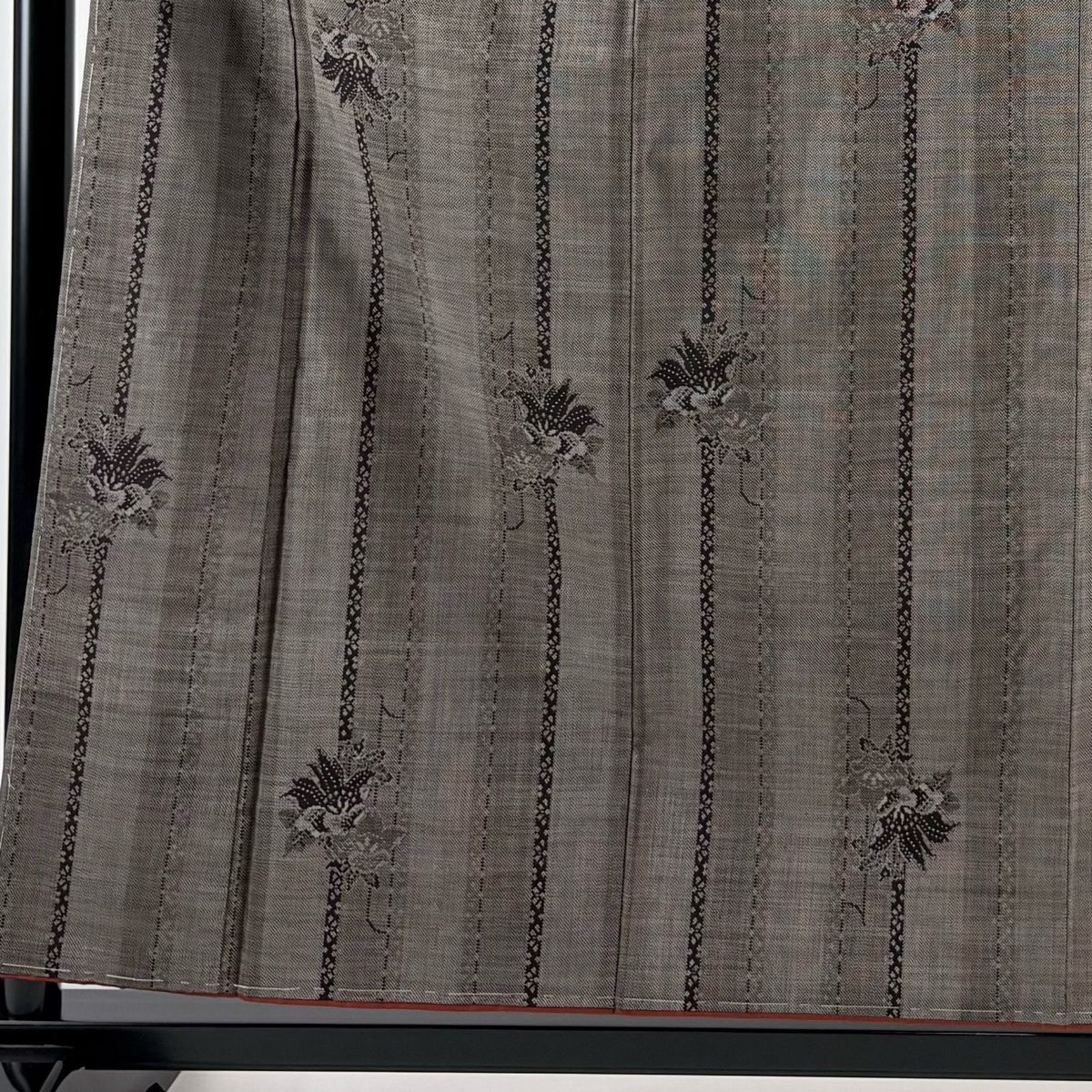 大島紬 身丈158.5 cm 裄丈63.5 S 袷 純泥染 証紙 草花 縞 灰茶 正絹