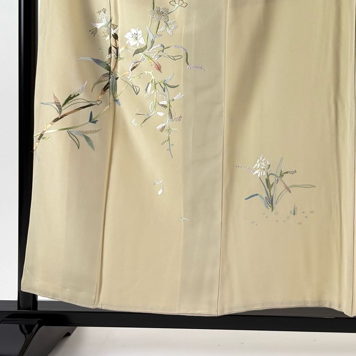 付下げ 身丈156.5cm 裄丈65cm M 袷 枝花 草花 刺繍 金糸 ベージュ 正絹