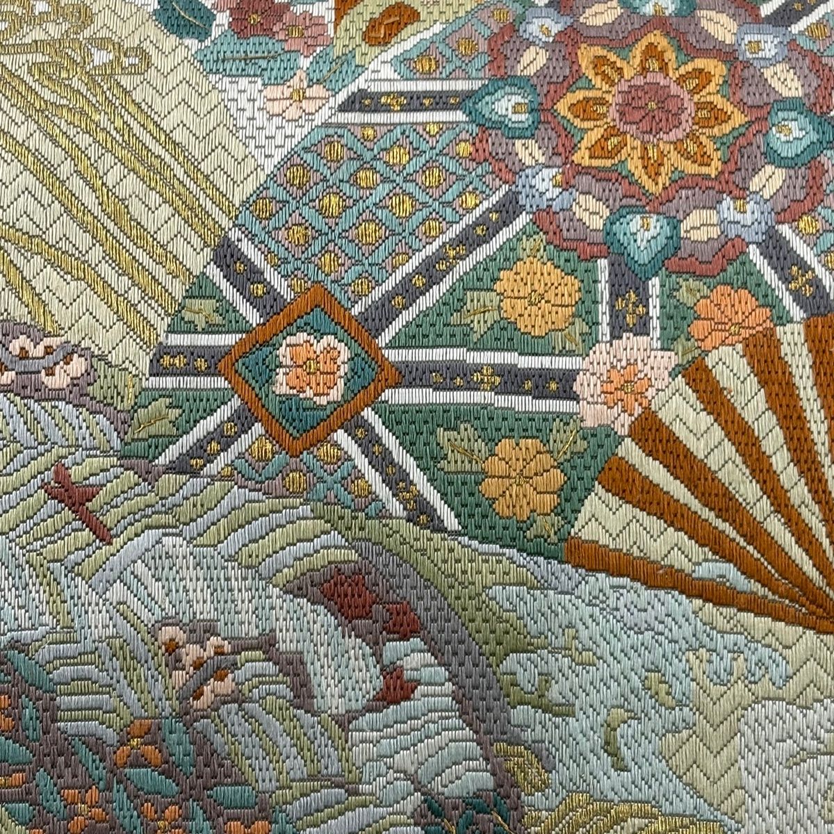 袋帯 扇 建物 金糸 絽刺し 灰緑 お太鼓柄 正絹