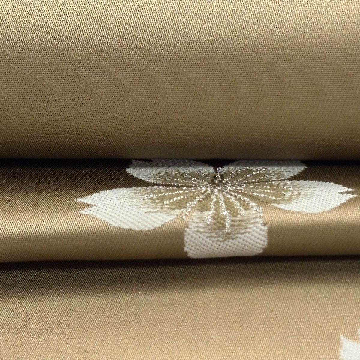 美品】 袋帯 逸品 辻村ジュサブロー 落款 桜 銀糸 薄茶色 六通 正絹