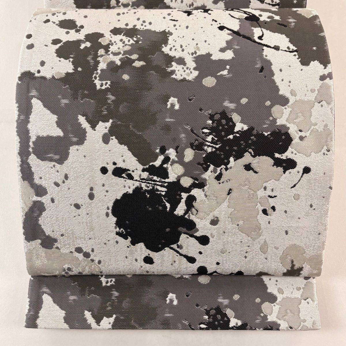 美品】 袋帯 逸品 斉藤上太郎 落款 幾何学模様 銀糸 灰色 六通 正絹