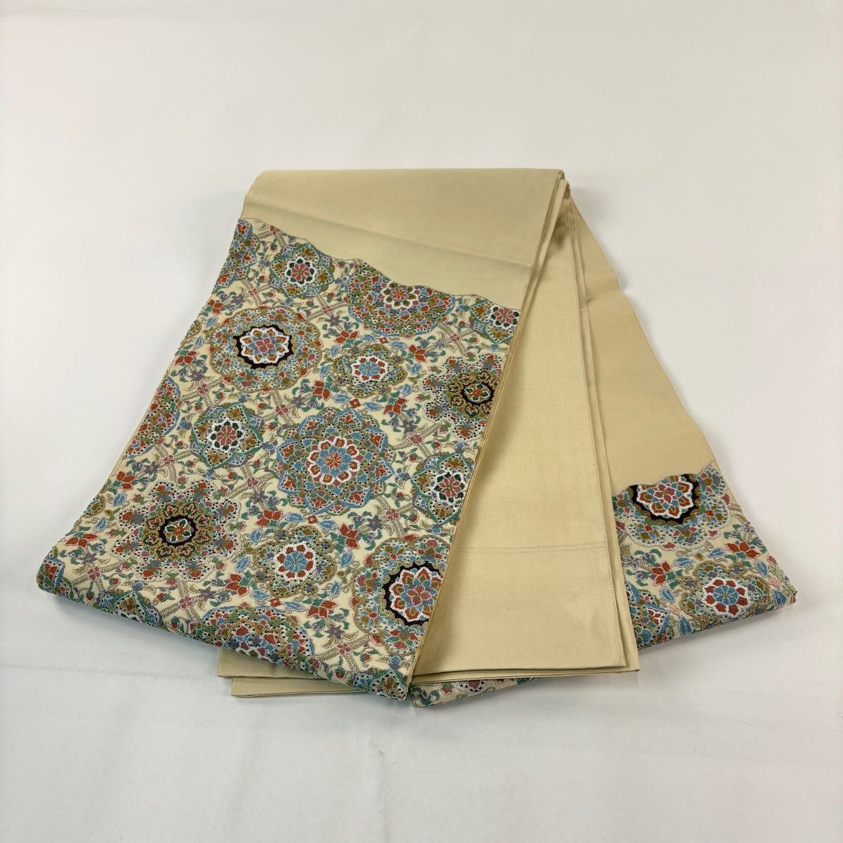 美品】 袋帯 逸品 華文 草花 相良刺繍 金糸 ベージュ お太鼓柄 正絹