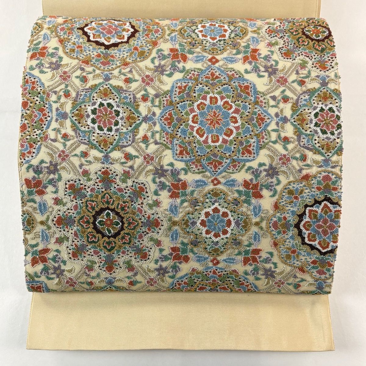 美品】 袋帯 逸品 華文 草花 相良刺繍 金糸 ベージュ お太鼓柄 正絹