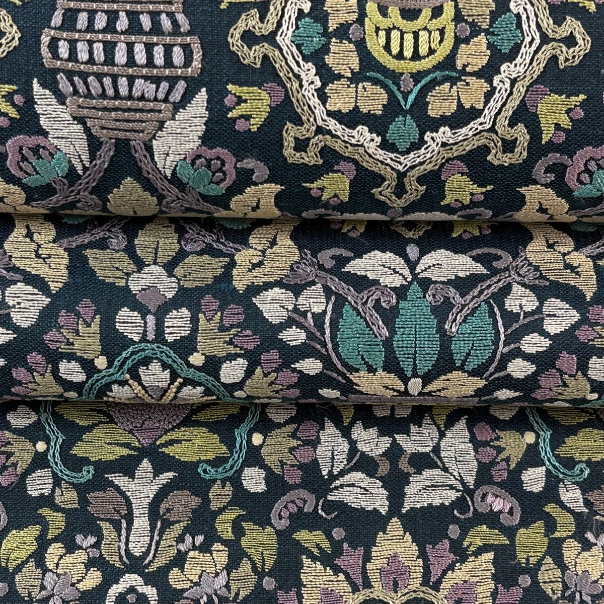 美品】 袋帯 逸品 草花 幾何学模様 刺繍 相良刺繍 青緑 六通 正絹