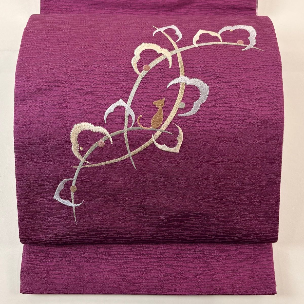 袋名古屋帯 想屋 葉柄 ねこ 刺繍 金通し 赤紫 正絹