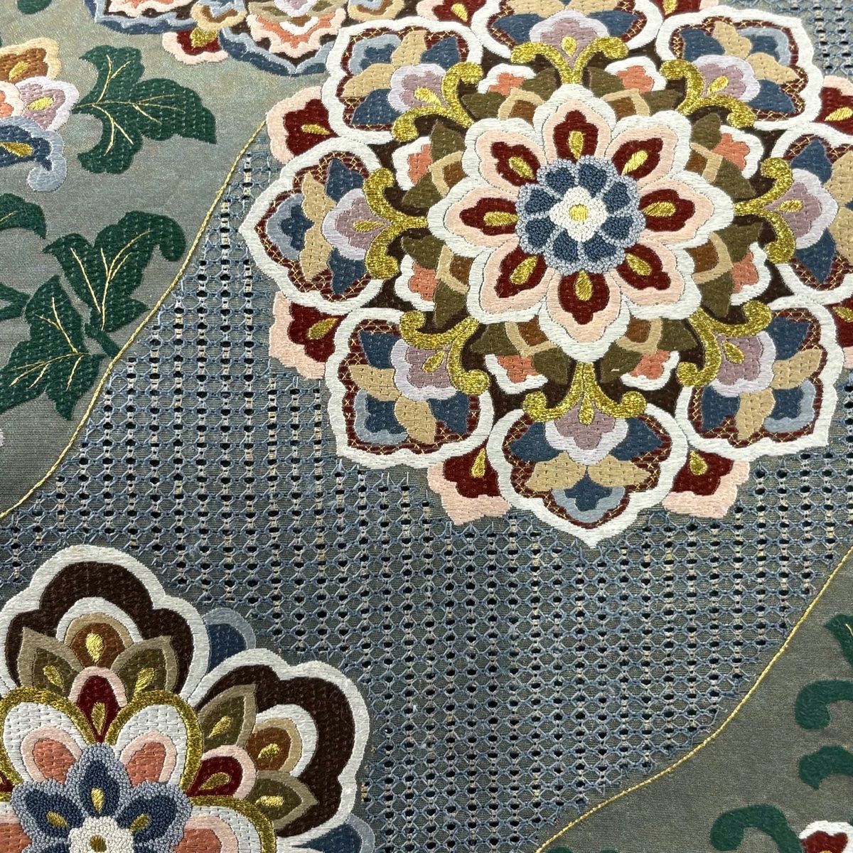 袋帯 華文 花唐草 金糸 刺繍 青灰色 六通 正絹