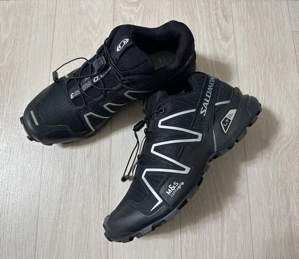 サロモン スニーカー