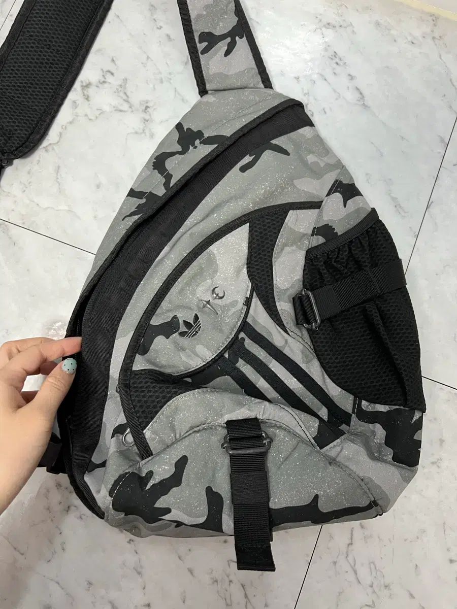 アディダス Thug Club バッグ