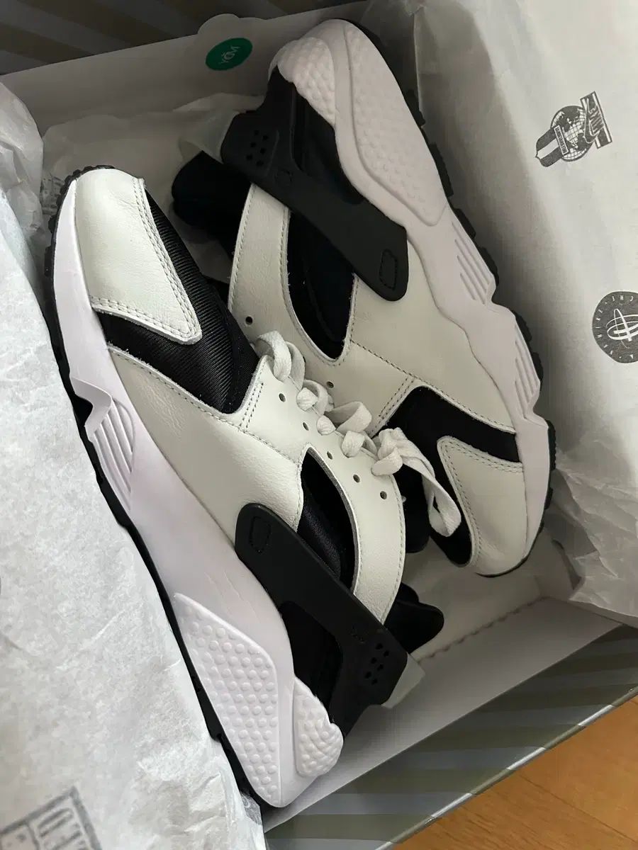 ナイキ エア ハラチ 白黒 スニーカー 265 mm