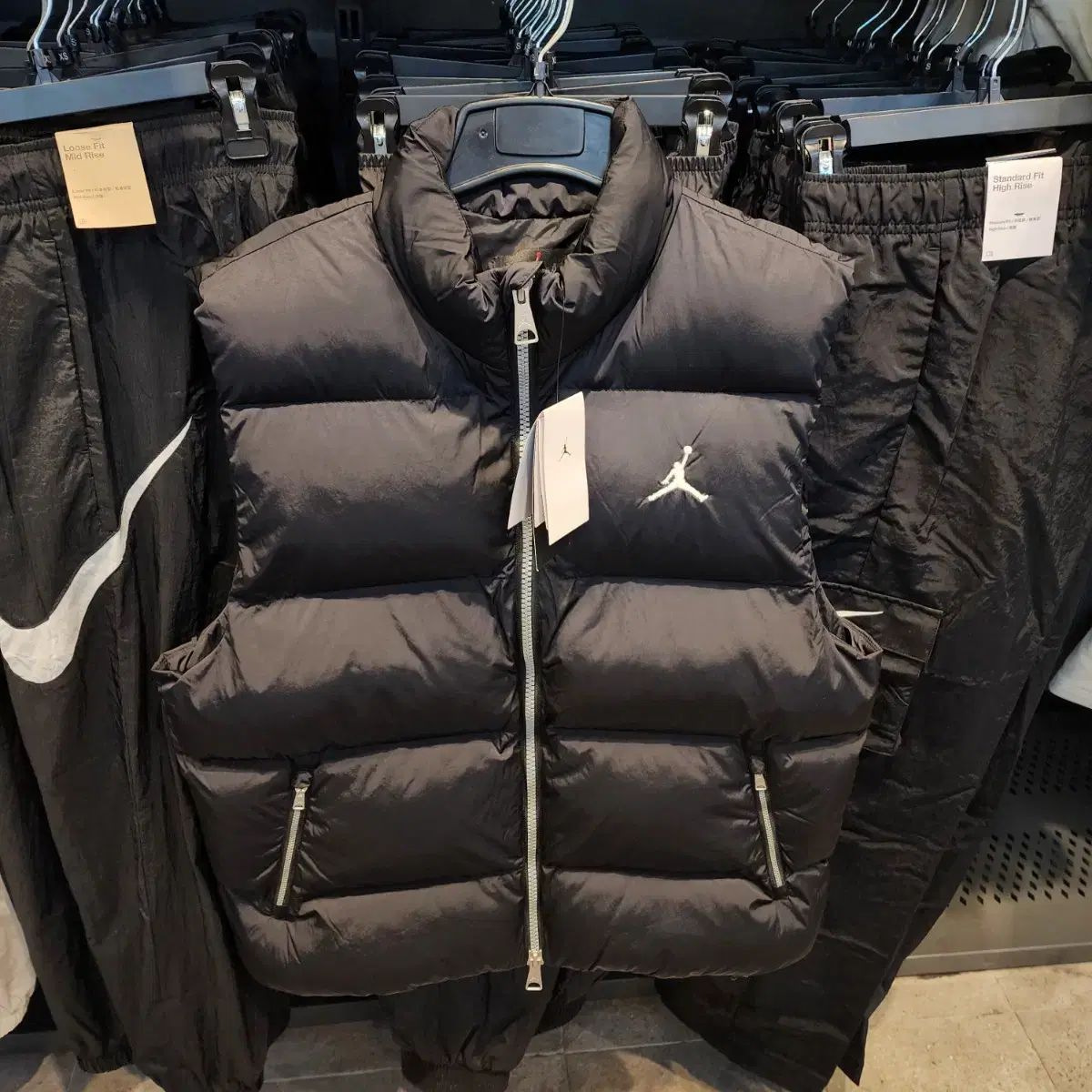 新品 S M L - NIKE ジョーダン ベスト ダウン ベスト - メルカリ