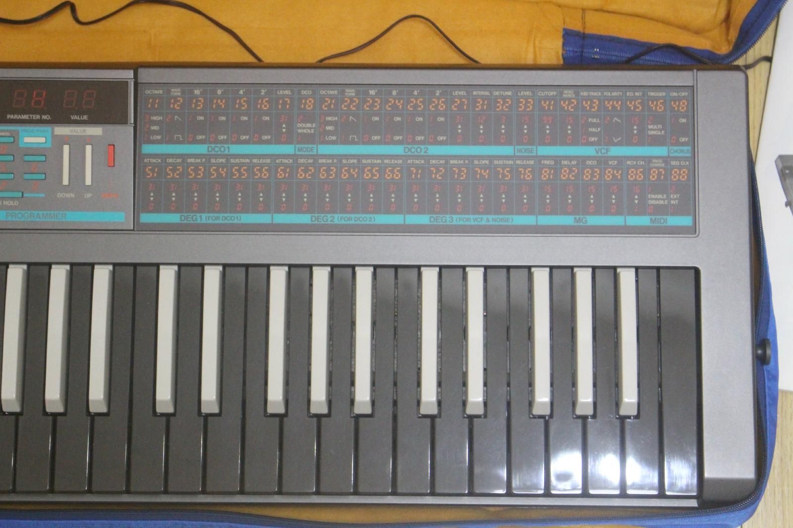 KORG コルグ アナログシンセサイザー POLY-800 リバースカラー - メルカリ