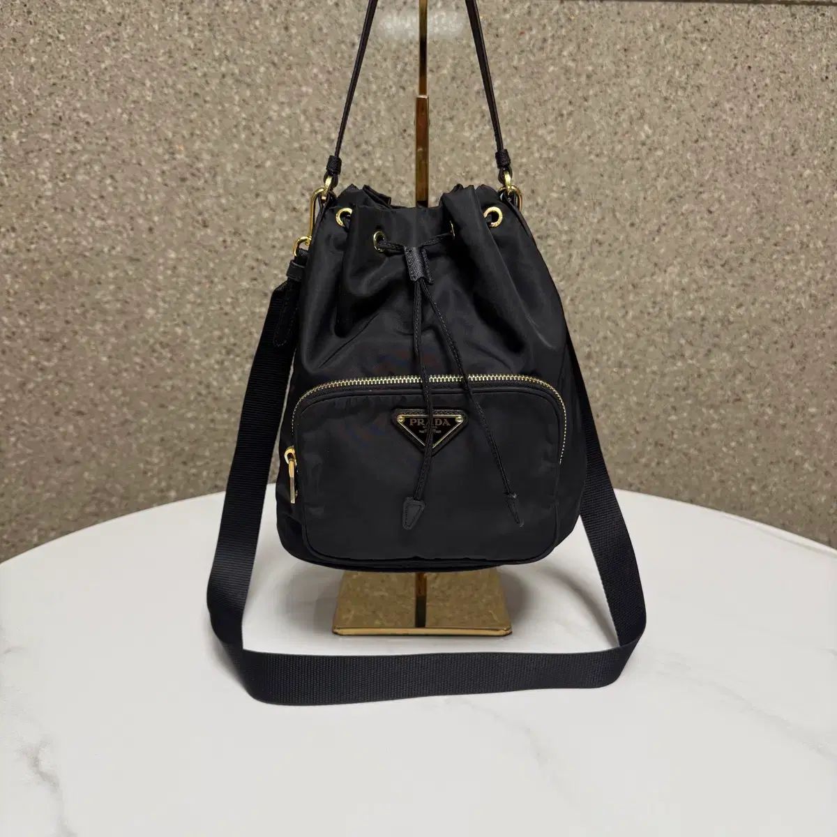 PRADA プラダ 三角ロゴ ナイロン バケットバッグ ブラック