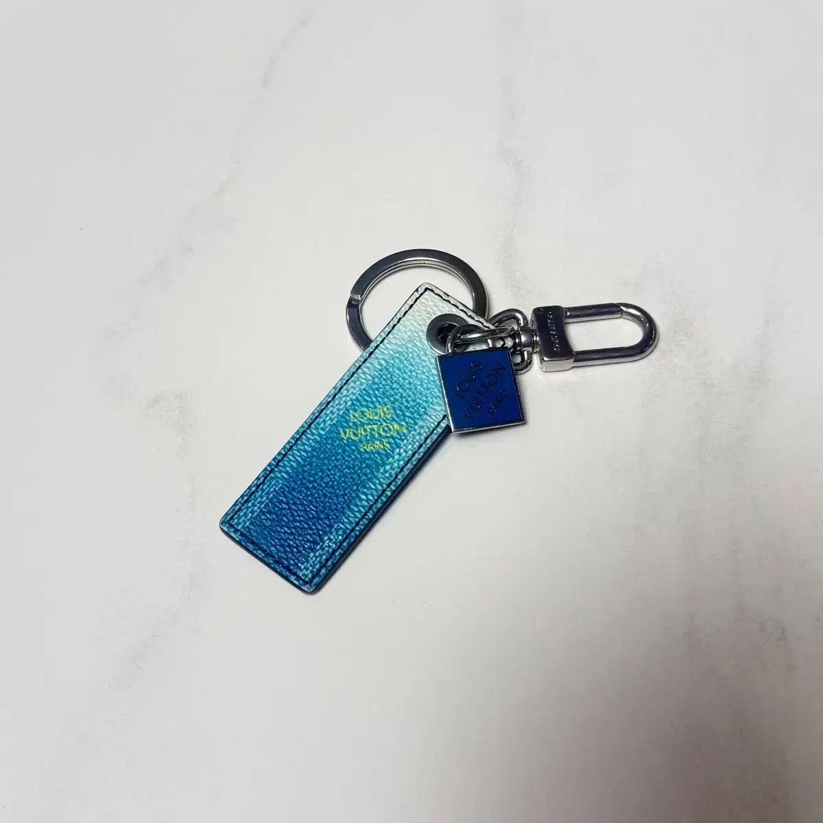 Louis Vuitton ルイヴィトン グラデーション キーホルダー バッグチャーム キーリング M 00735