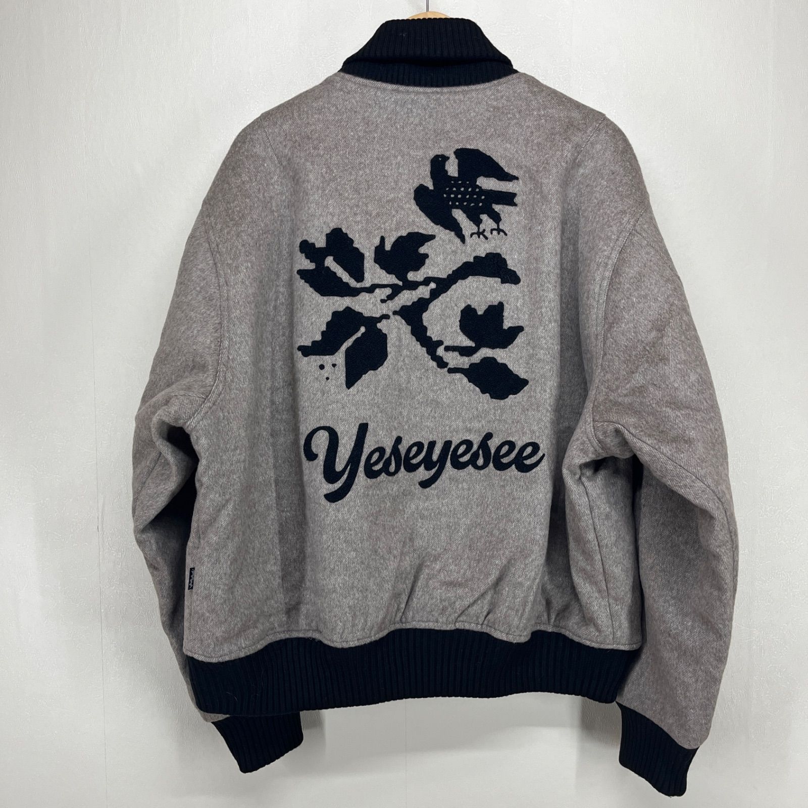 イエスアイシー フローラルバーシティジャケット ベージュ L