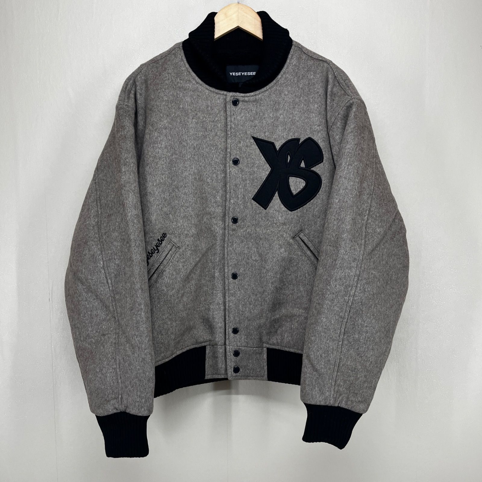 イエスアイシー フローラルバーシティジャケット ベージュ L