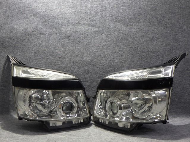 ヴォクシー 前期 ヘッドライト 左右 HID バラスト付 ZRR70/75 28-203