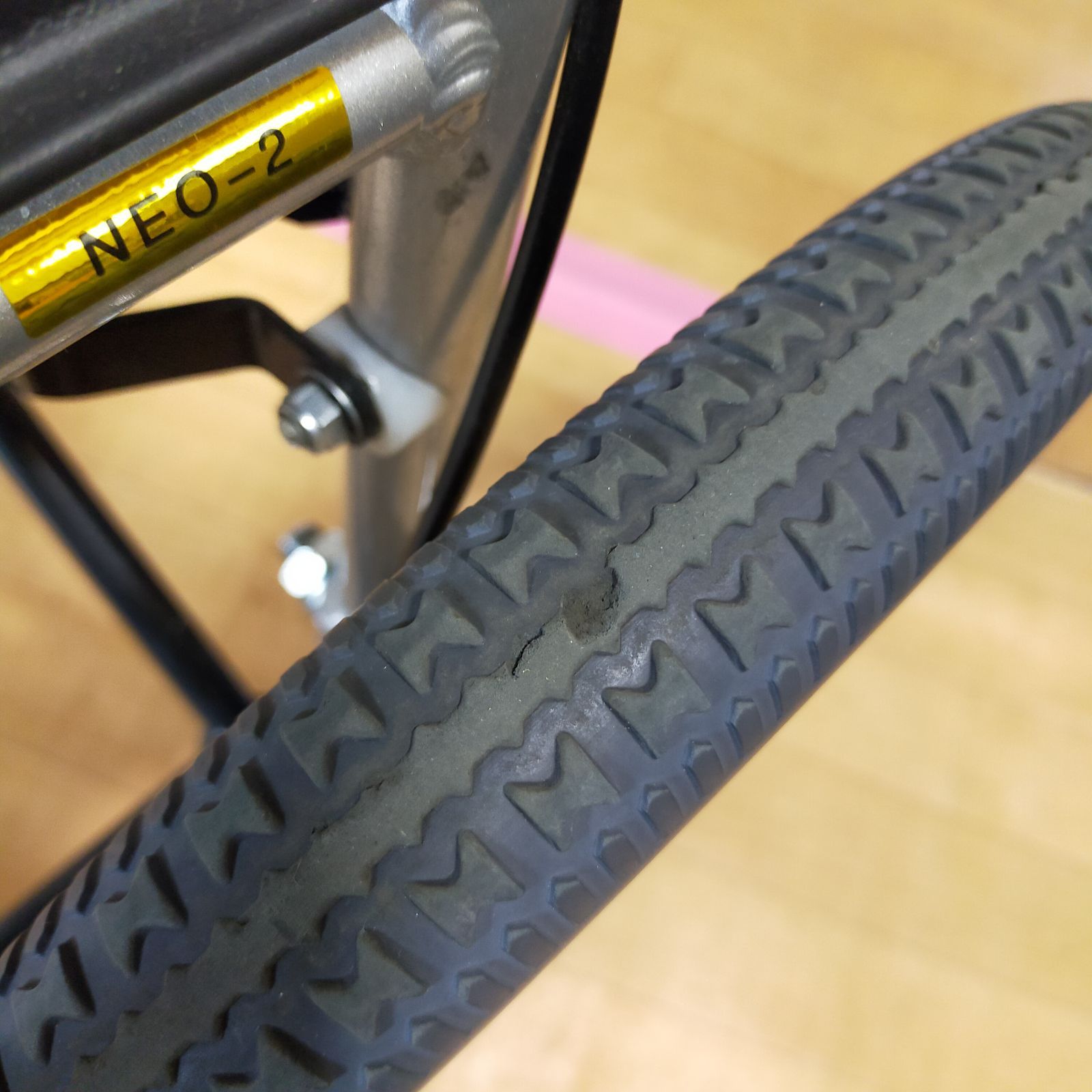 WC-12846) 日進医療器 NEO-2 ノーパンクタイヤ NISSIN nissin ニッシン