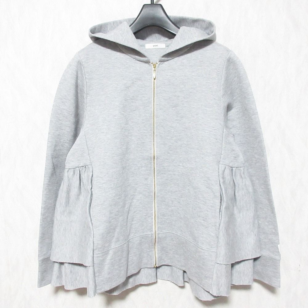 【新品未着用】yori（ヨリ）バックダブルフレアパーカー ライトグレー 良品 23AW yori ヨリ ダンボールニットパーカー フレア ペプラム