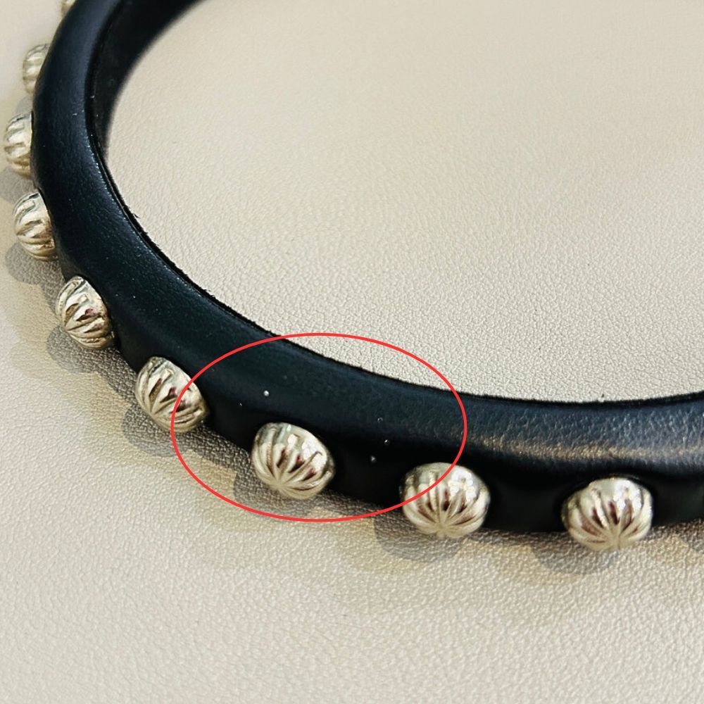 美品 TOGA TOO トーガ Leather headband コンチョ カチューシャ ヘア