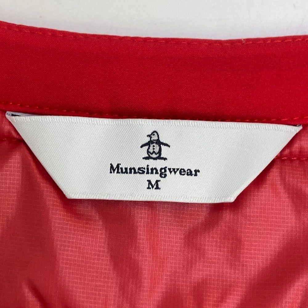 サイズ：M MUNSING WEAR マンシングウェア 刺繍入り 中綿ベスト レッド