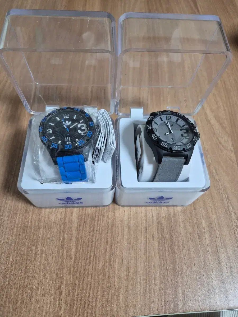 アディダス リストウォッチ ブラック/ブルー - メルカリ
