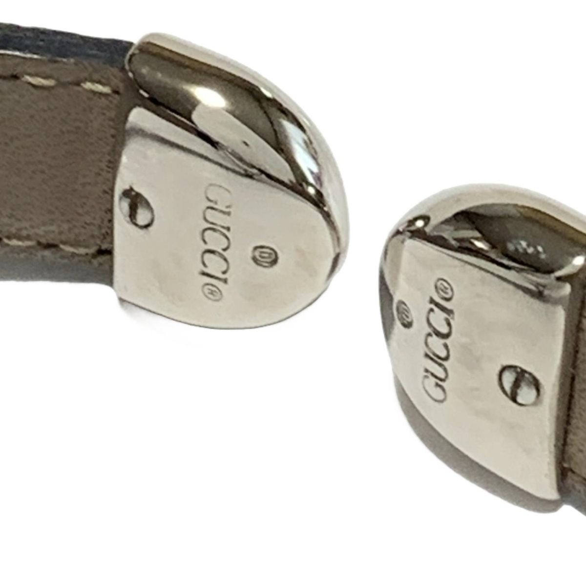  GUCCI グッチ 腕時計 レディース 型押し加工 バングルウォッチ 回転文字盤 黒 その他 時計