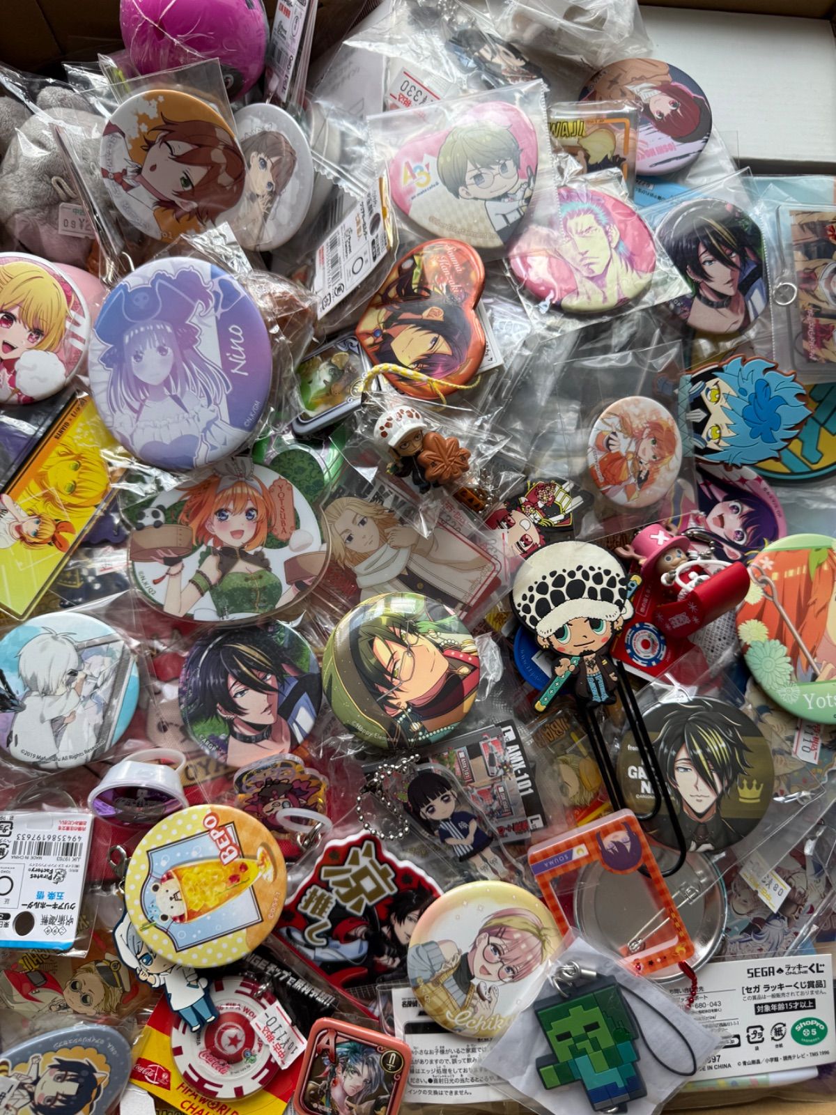 大特価！ アニメグッズ等 缶バッジ キーホルダー クリアファイル