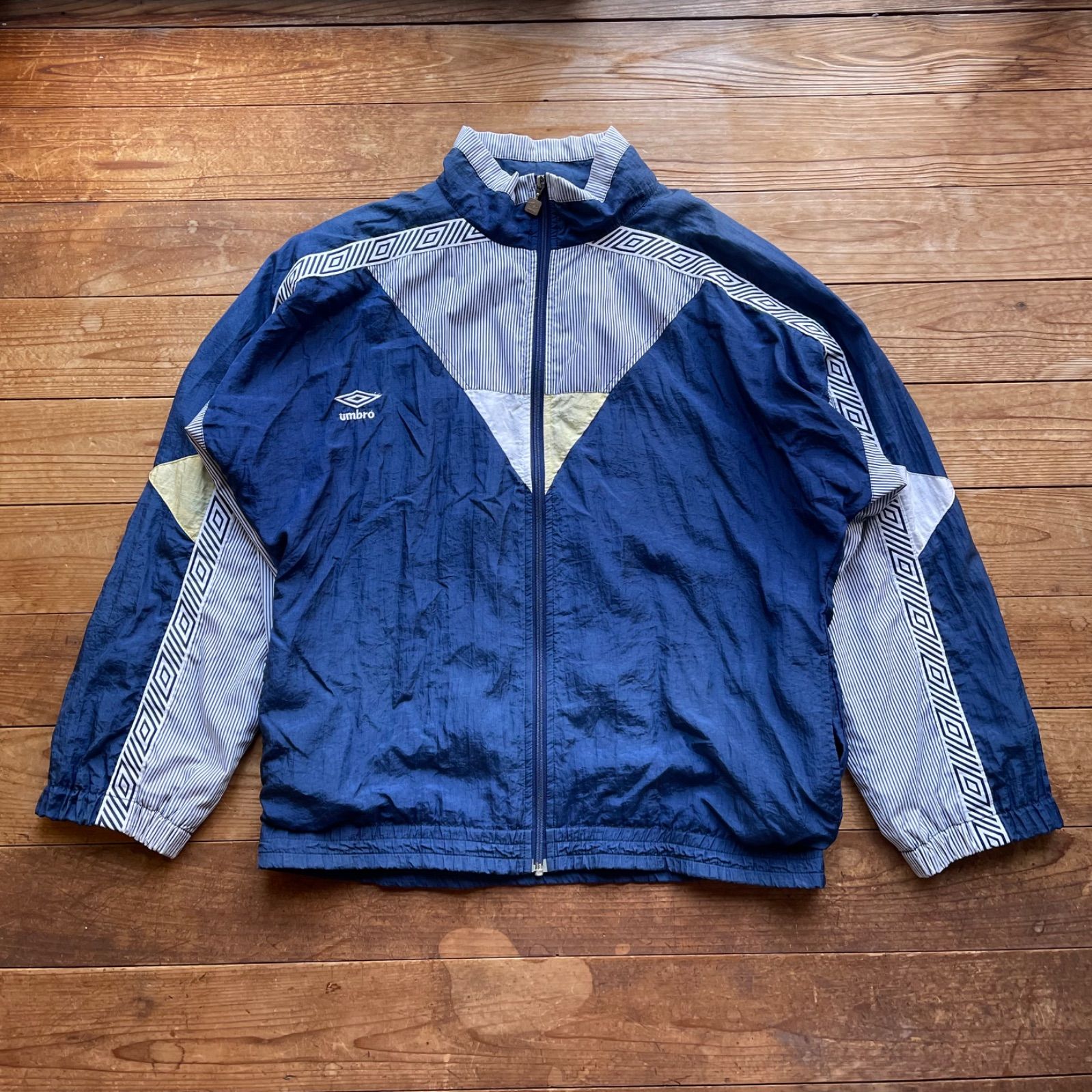 90's UMBRO nylon track jacket. 古着 アンブロ ナイロン トラック