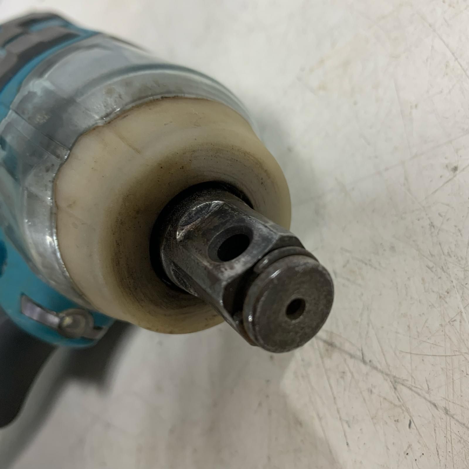 充電式インパクトレンチ